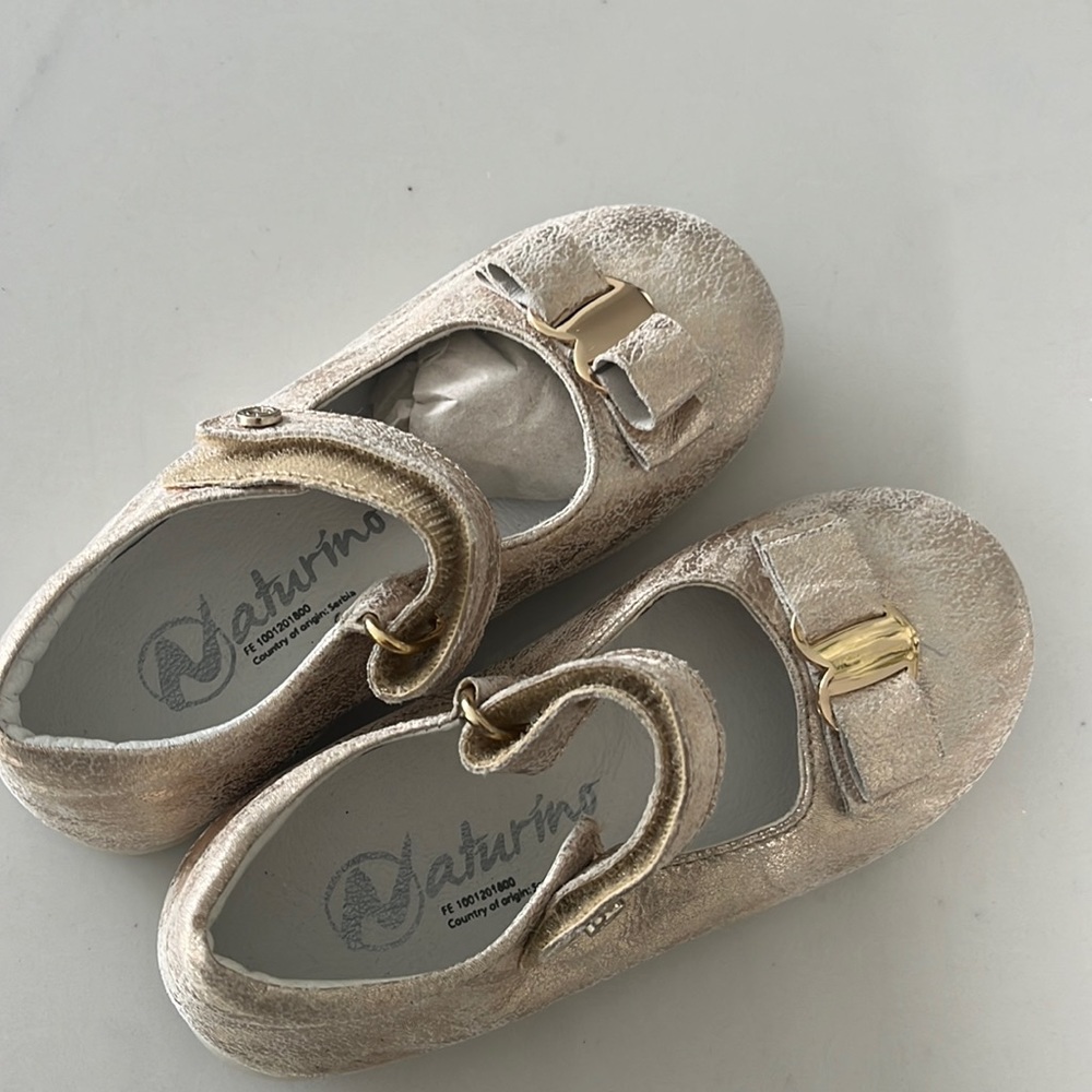 Brand new adorable gold Naturino strap shoes size 25